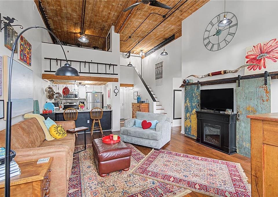 1st image of 15 Higgins St APT 317
