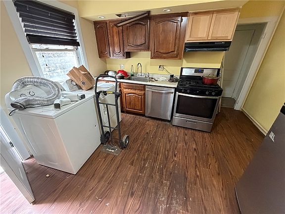 4th image of 98 S 15th St