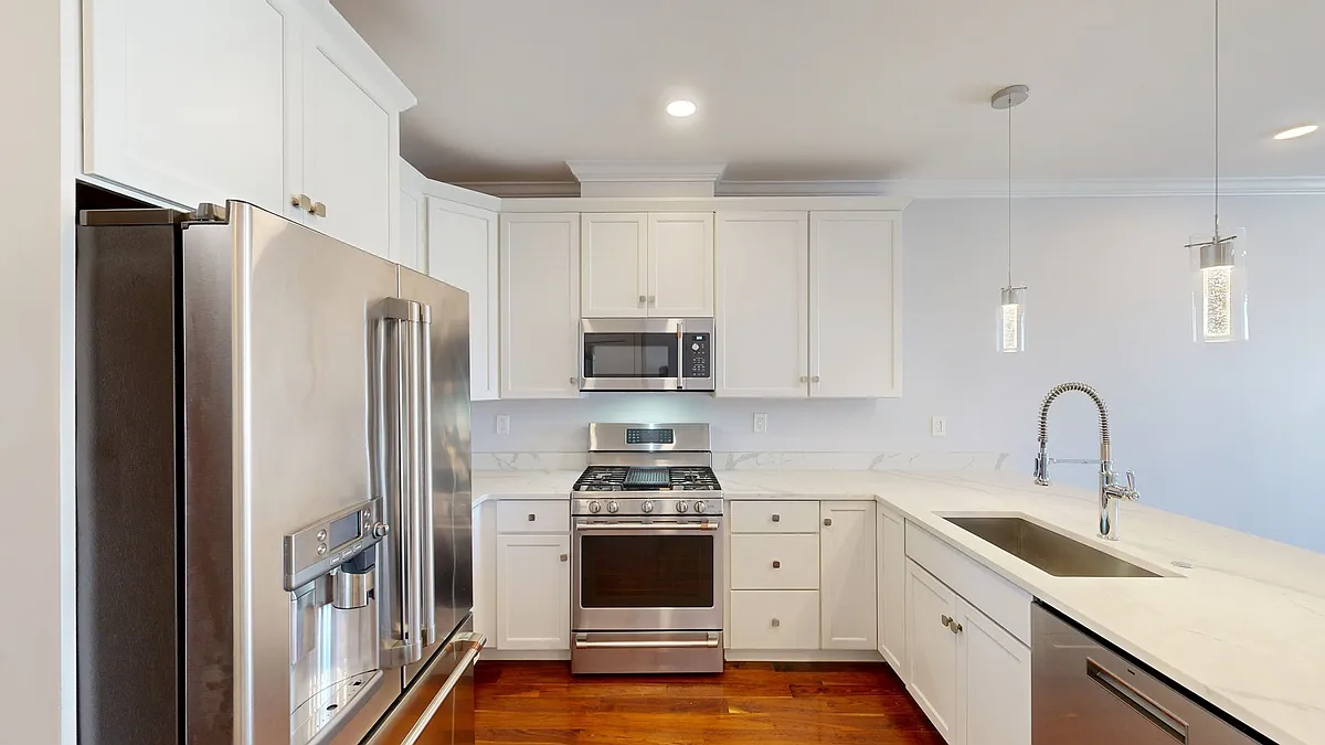 Building Photo - 87 Medford St #215