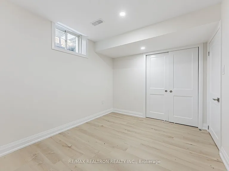 91 McRoberts Cres — Photo 22