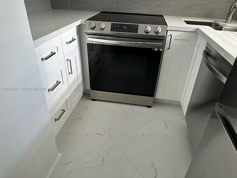 1333 E Hallandale Beach Blvd #423 — Photo 8
