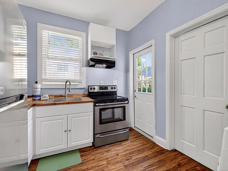 534 E Gordon Ln — Photo 9