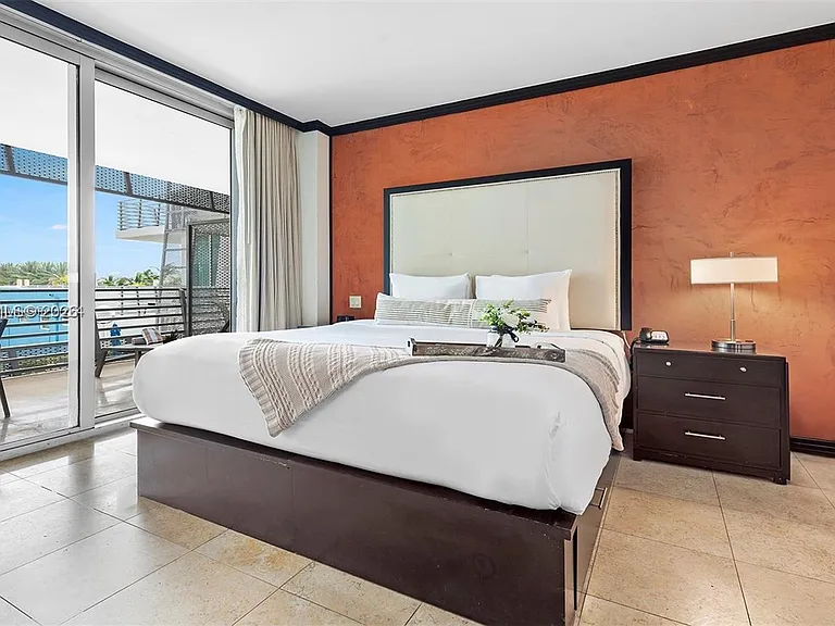 1437 Collins Ave #327 — Photo 4