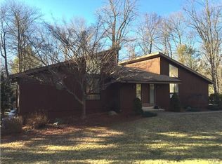 23 Maplecrest Dr, Danbury, CT 06811