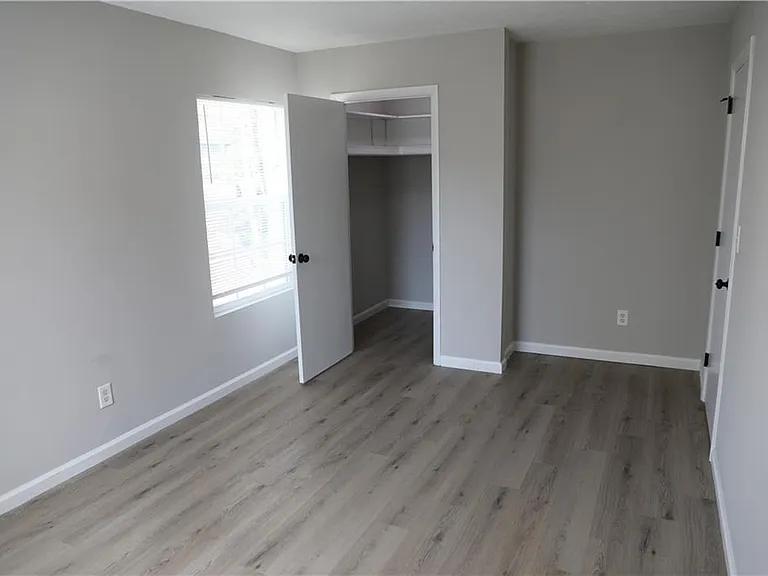 1321 Surrey Ln SW — Photo 14