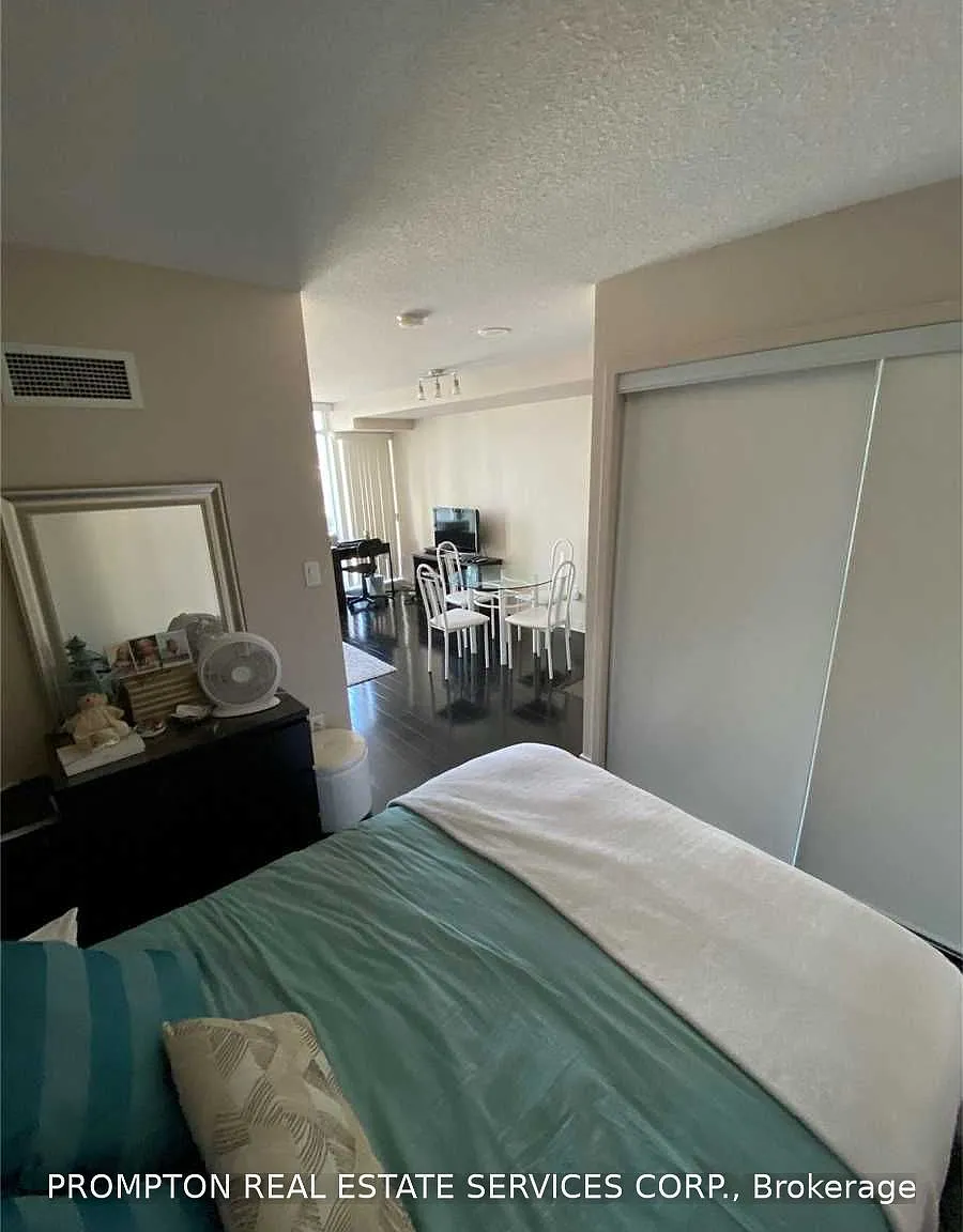 West One — Photo 3