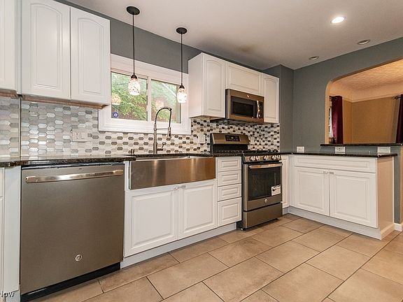 2nd image of 4418 Acacia Dr