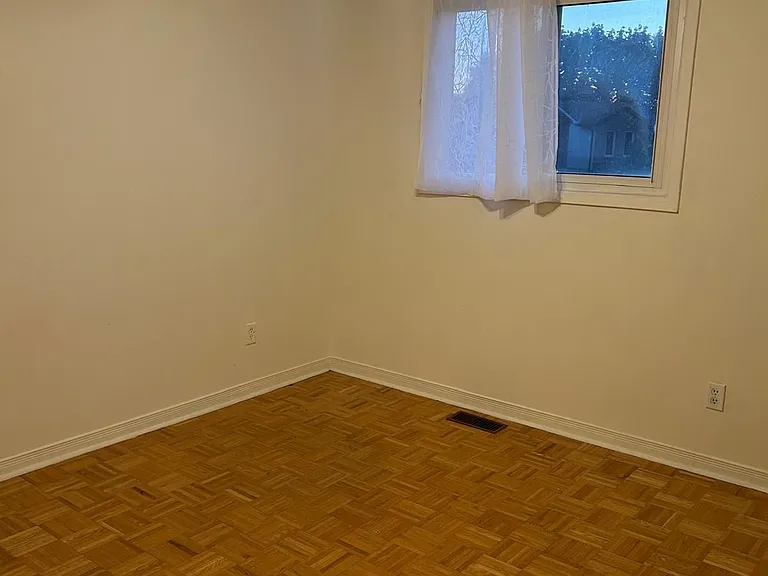 72 Swennen Dr — Photo 4
