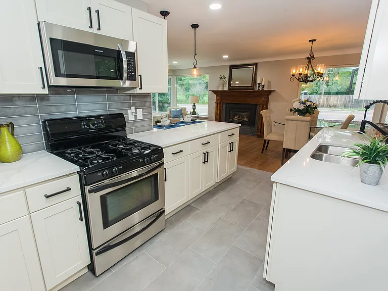 2620 S Holly St — Photo 15