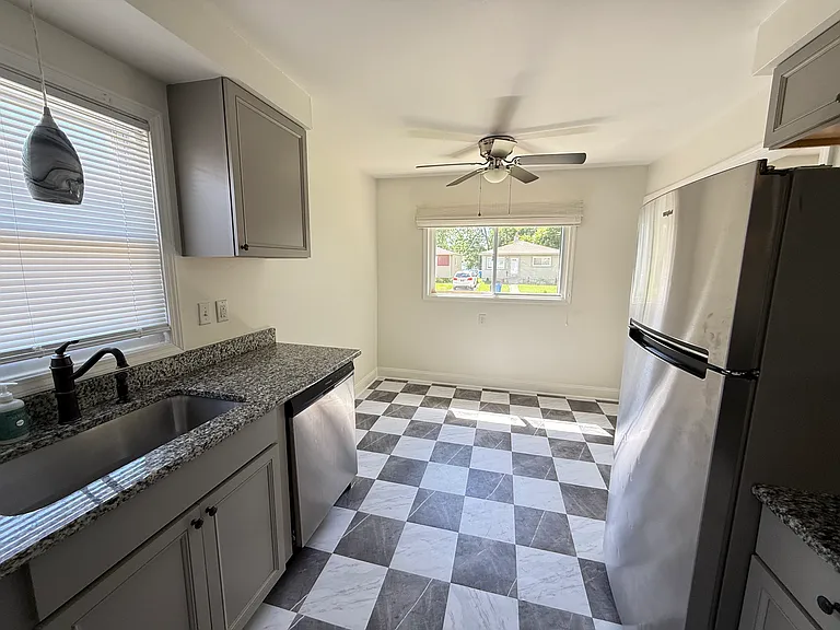 4653 Raymond Ave — Photo 5