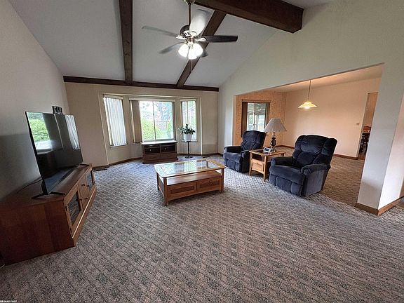 3rd image of 48150 Virginia Ct