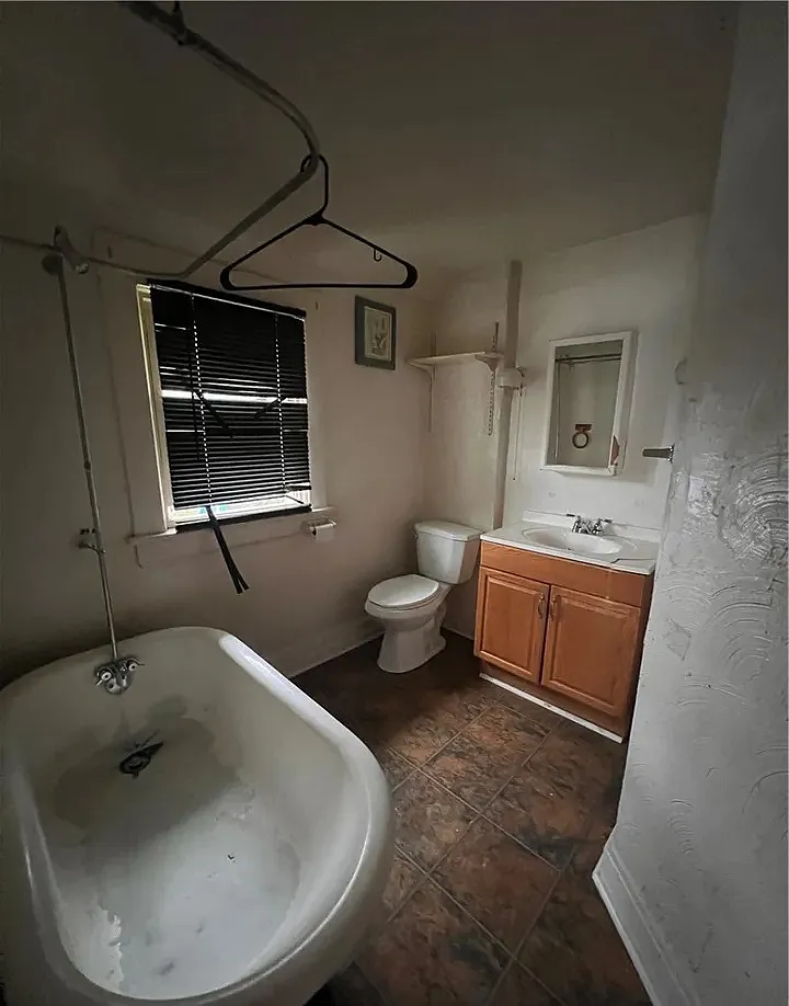 2 bed, 999 sqft, $700 — Photo 2