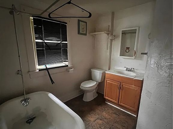 2nd image of 107 W Dalton St