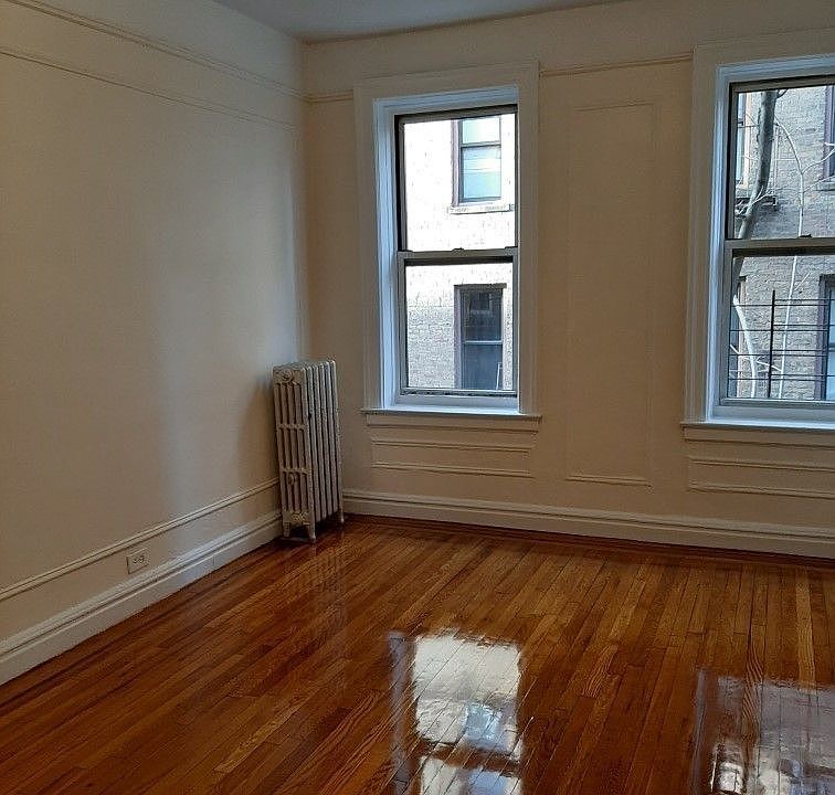 2nd image of 4761 Broadway APT 4J
