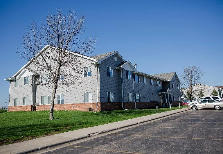 South Ridge Apartments & Townhomes — Photo 10