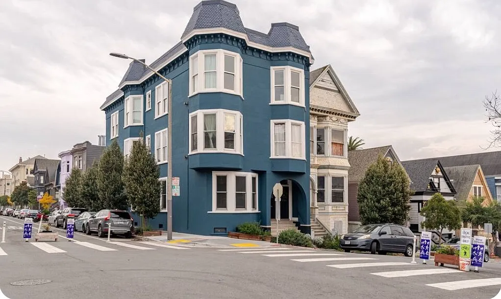 2 bed, 1247 sqft, $7,450 — Photo 2