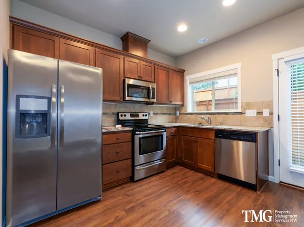 Garage, Backyard, 3 Bedroom - Now Leasing, 4105 NE Saint Johns Rd #11, Vancouver, WA 98661