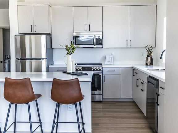 4th image of 2301 S Lorraine Pl #610