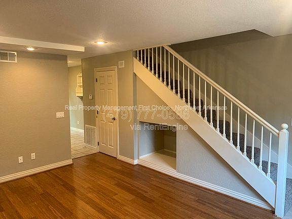 3rd image of 1376 N Oakland Ave APT 7