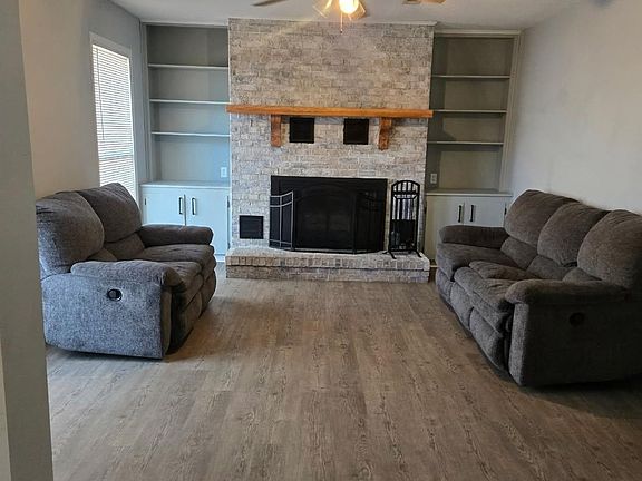 2nd image of 1176 Oak Ave