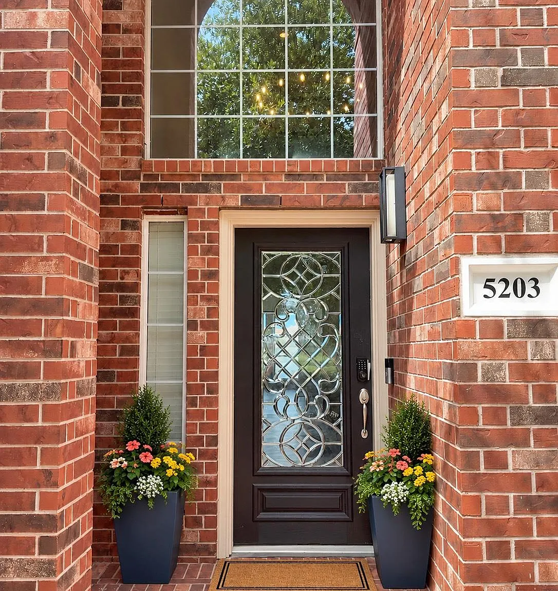 5 bed, 3.5 bath, 4237 sqft, $4,000 — Photo 2