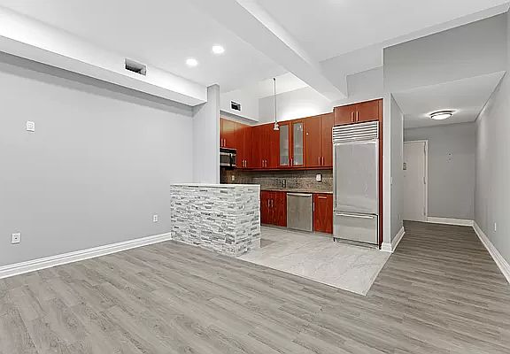 4th image of 80 John St #14DD