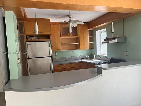 4th image of 240 Collins Ave APT 2B