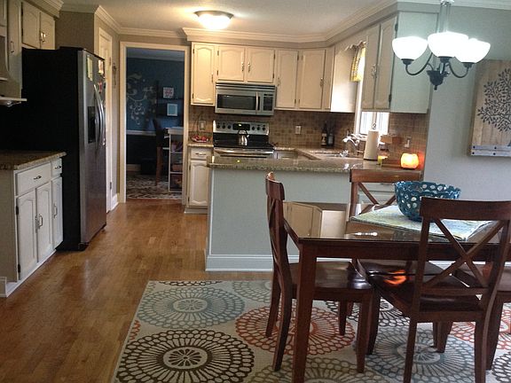 4th image of 53 Camelot Dr