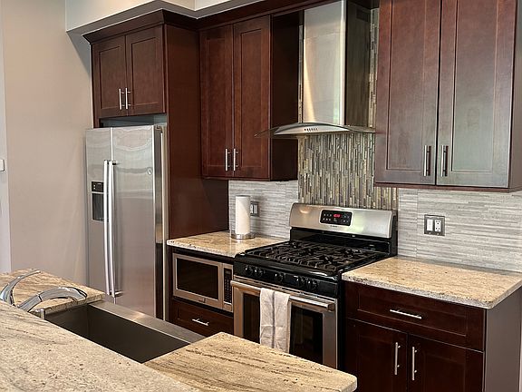 3rd image of 951 W Huron St #301