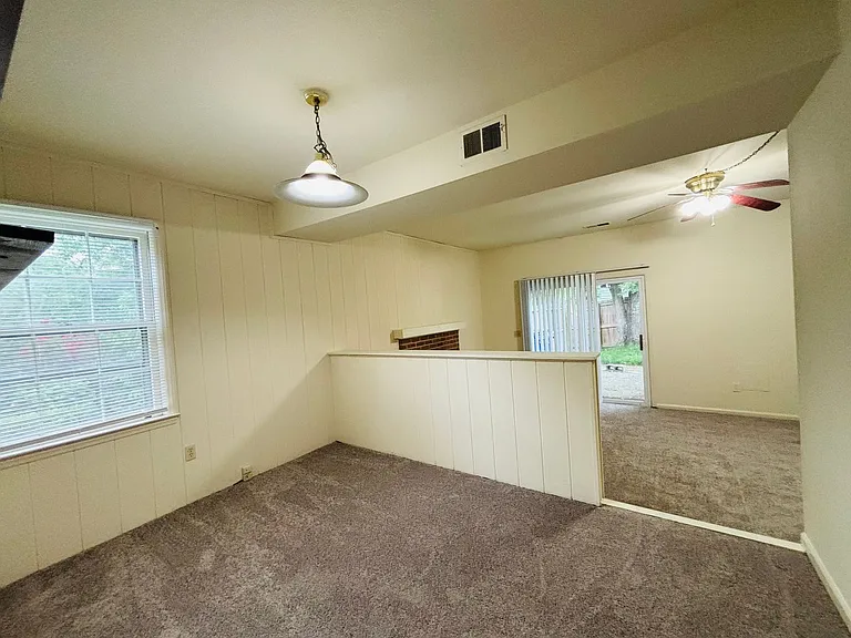 124 Camelot Ct — Photo 15