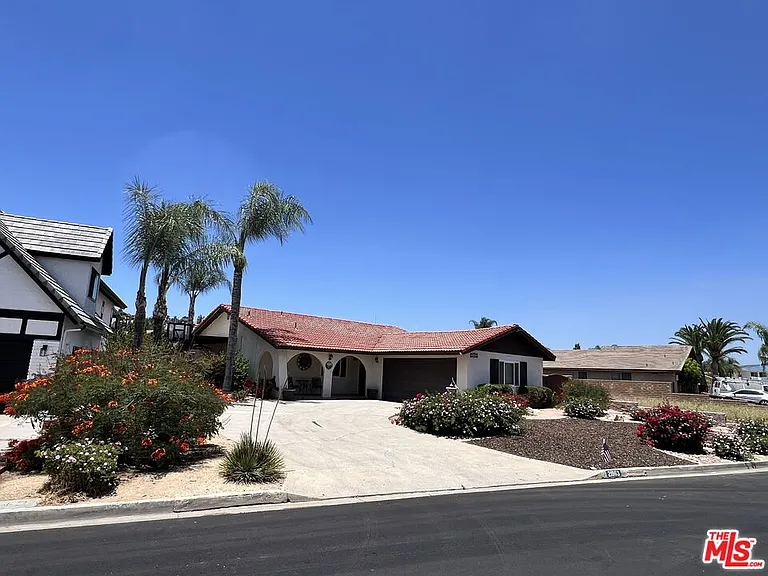 21963 Strawberry Ln — Photo 22