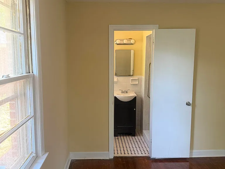 1111 Standish St — Photo 21