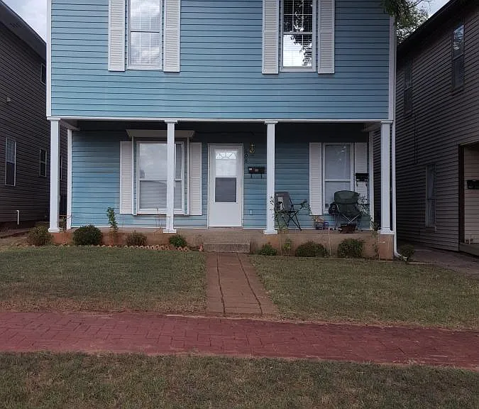 608 1/2 N Wentz St — Photo 2