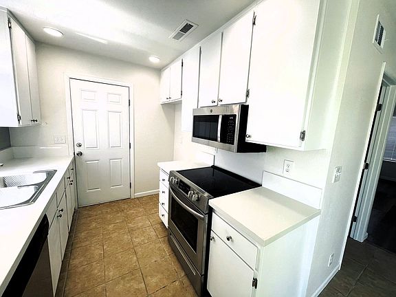 3rd image of 627 Lassen Way