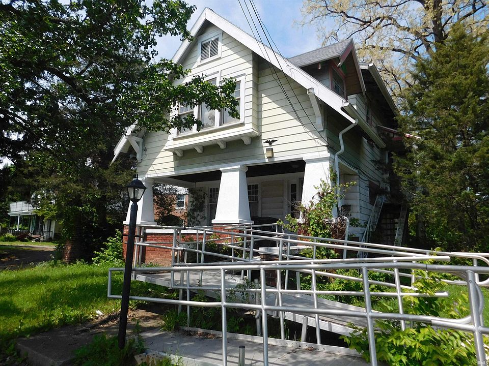 1st image of 828 W Kilgore Ave