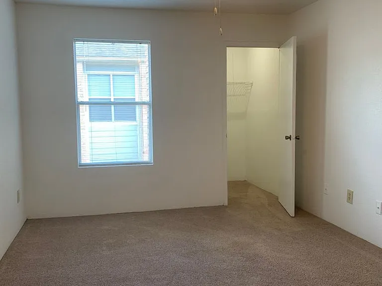 Emerald Cove Apartments — Photo 121