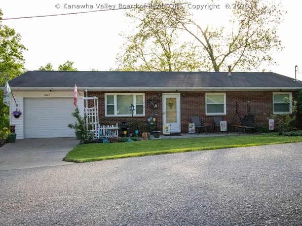 1807 Maple Dr, Sissonville, WV 25320