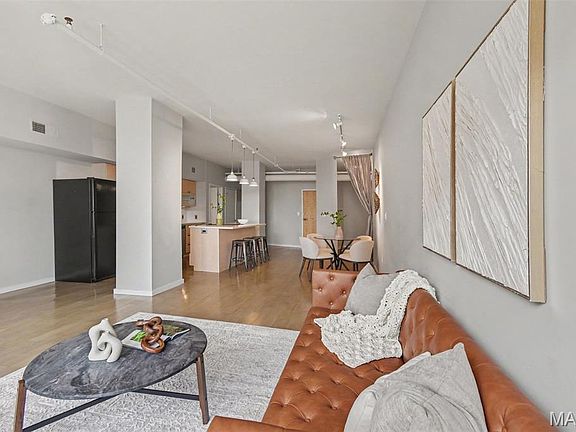 5th image of 915 Olive St APT 1002
