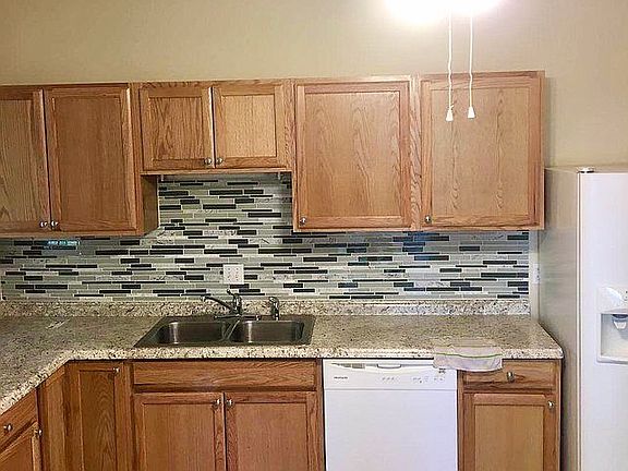 4th image of 501 W Main St