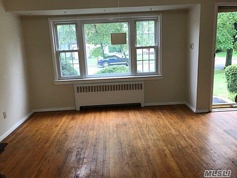 1st image of 17 Dahlia Ln