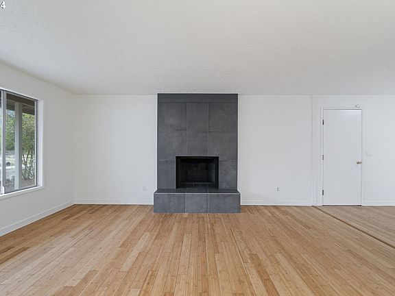 4th image of 715 NE Kathryn St