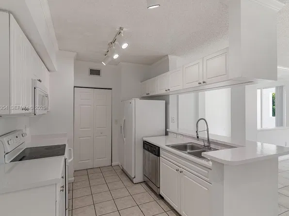 17125 N Bay Rd, Sunny Isles Beach, FL