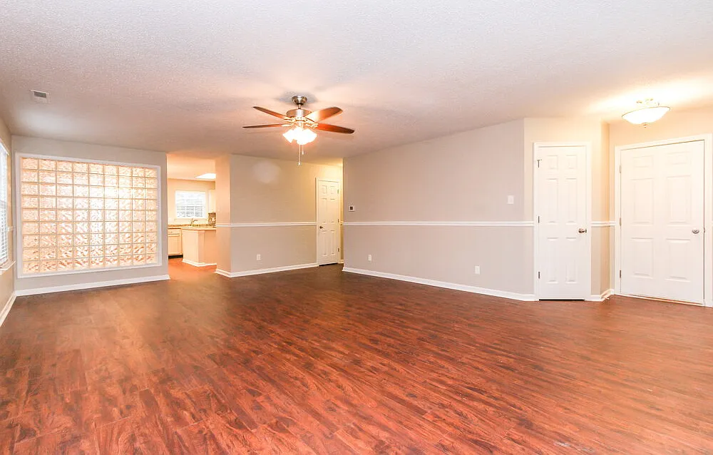 3 bed, 2.0 bath, 1505 sqft, $2,065 — Photo 2