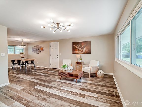 4th image of 1827 Hillwood Dr