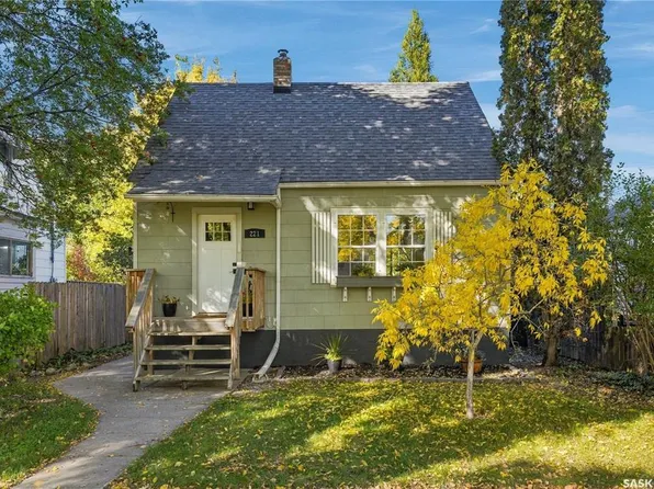 221 Elm STREET, Saskatoon, SK S7J 0G8