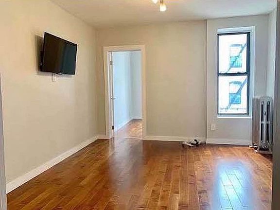 2nd image of 274 W 115th St APT D