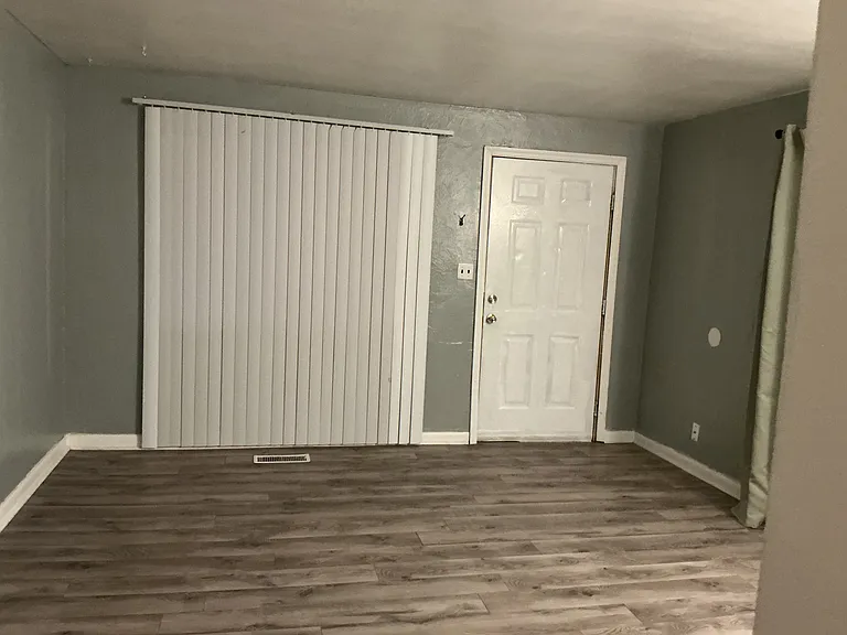 910 Windsor Ave #912 — Photo 8