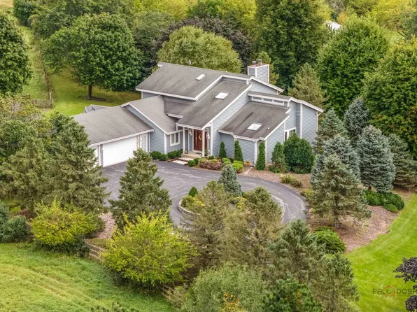 29325 N Callahan Rd, Wauconda, IL 60084