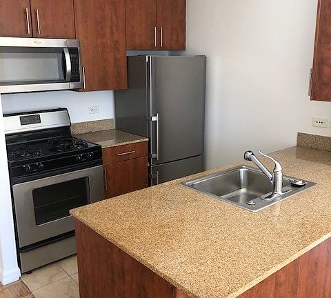 3rd image of 888 Main St APT 626
