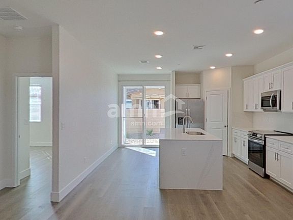 4th image of 905 English Primrose St